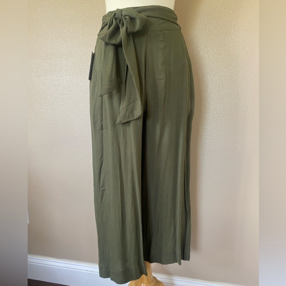 Noonday Collection Green Cropped Pant - Picture 3 of 6